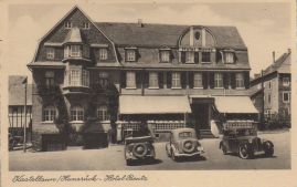 Hier geht es zur Karte mit dem Motiv 'Drei alte Autos vor dem Hotel Bentz'